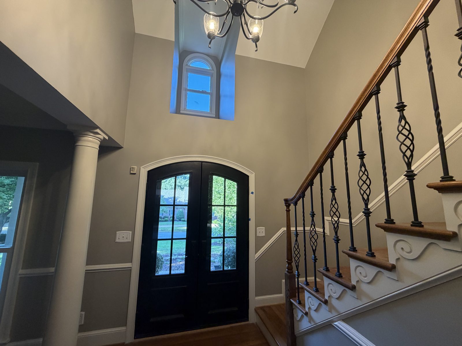 The same entry foyer after painting